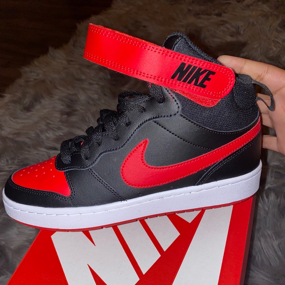 Red/Black Court Borough Mid 2 (Gs)